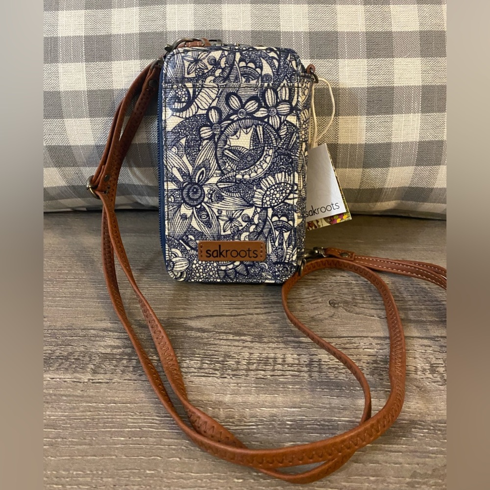 NWT Authentic Sakroots Crossbody